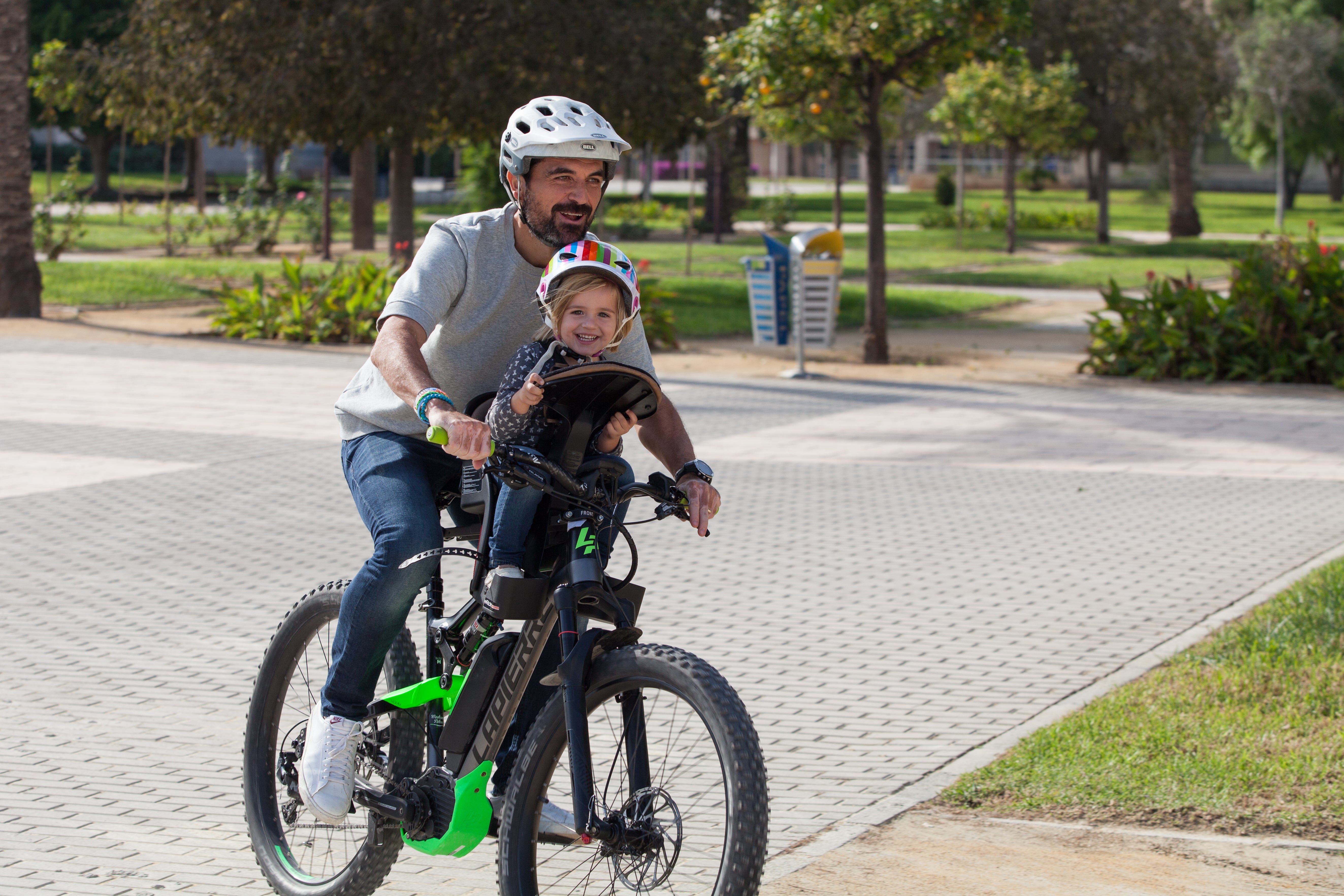 Bike hire with online child seat near me